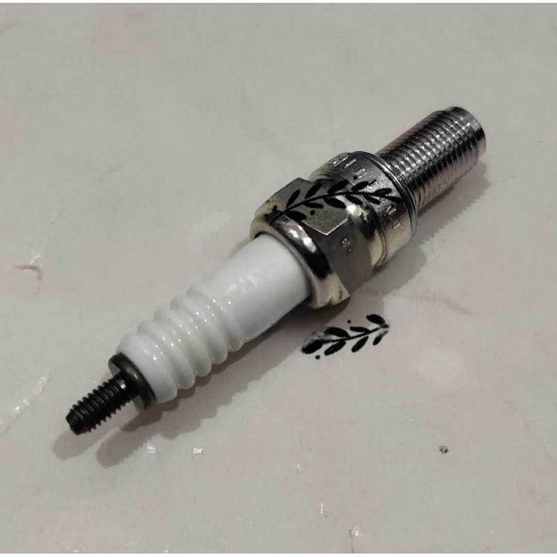 شمعة إشعال لدراجة بينيلي ليونش - مراجعة Motorcycle Spark Plug وسعره
