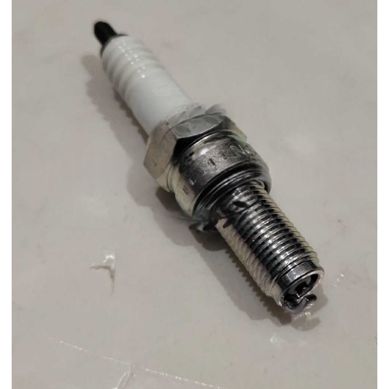 شمعة إشعال لدراجة بينيلي ليونش - مراجعة Motorcycle Spark Plug وسعره